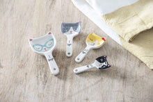 Load image into Gallery viewer, Davis &amp; Waddell: Kitty Crew Measuring Spoons