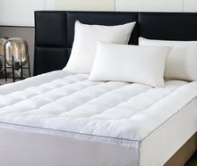 Load image into Gallery viewer, Fraser Country 1000gsm Bamboo Mattress Topper - Single