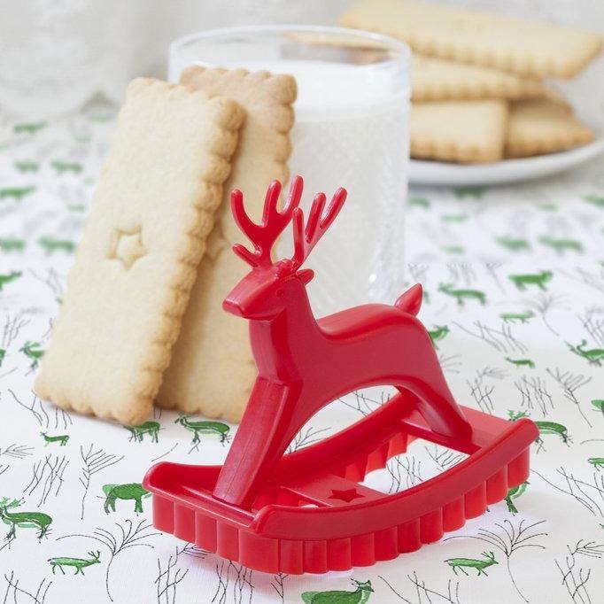 Ototo: Sweet Deer Rocking Cookie Cutter