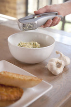Load image into Gallery viewer, Zyliss &#39;Susi 3&#39; Garlic Press with Cleaner