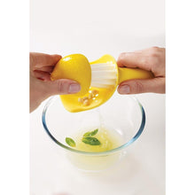 Load image into Gallery viewer, Joseph Joseph: Catcher Citrus Reamer - Yellow