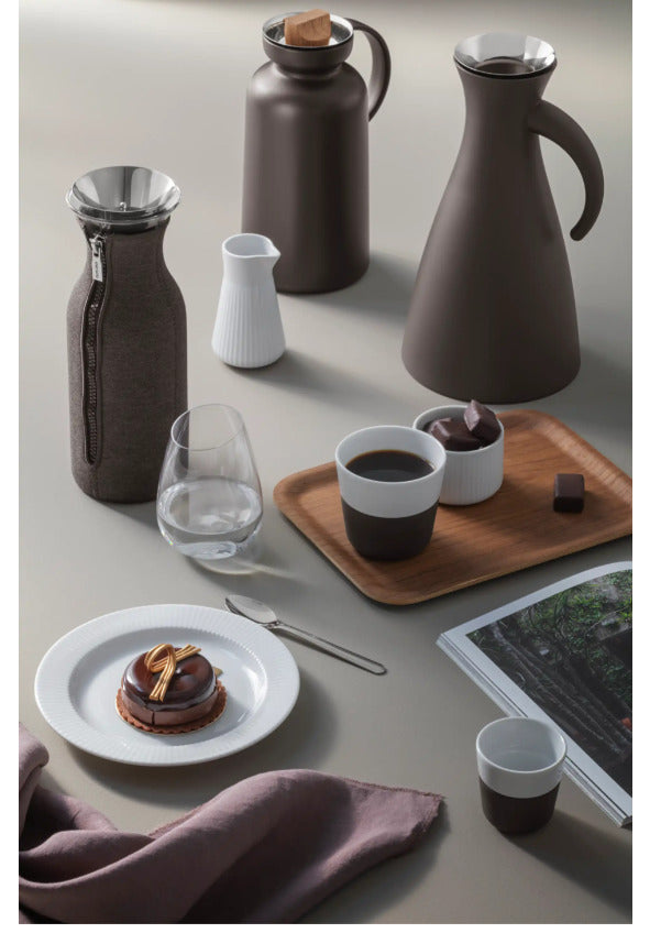 Eva Solo: Fridge Carafe With Woven Cover 1.0l - Chocolate