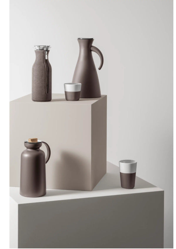 Eva Solo: Fridge Carafe With Woven Cover 1.0l - Chocolate