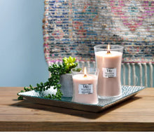 Load image into Gallery viewer, WoodWick: Hourglass Candle - Vanilla &amp; Sea Salt (Medium)