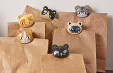 Load image into Gallery viewer, Kikkerland: Cat Bag Clips (Set of 6)