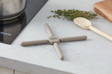 Load image into Gallery viewer, Grand Designs: Foldaway Trivet - Grey (22cm)