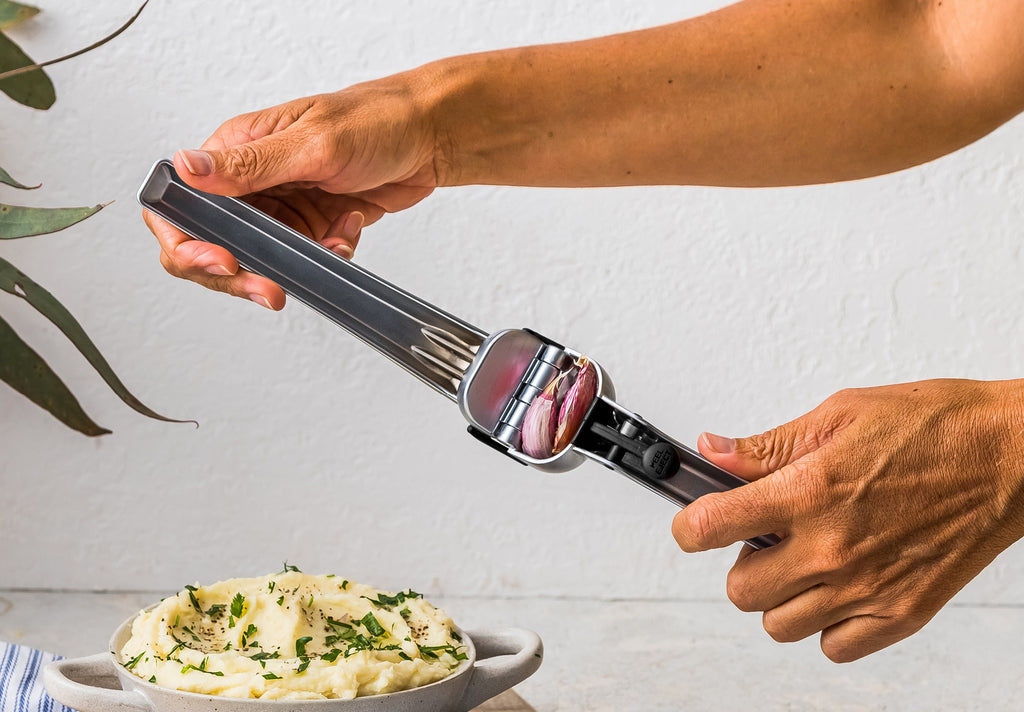 Dreamfarm: Garject Garlic Press