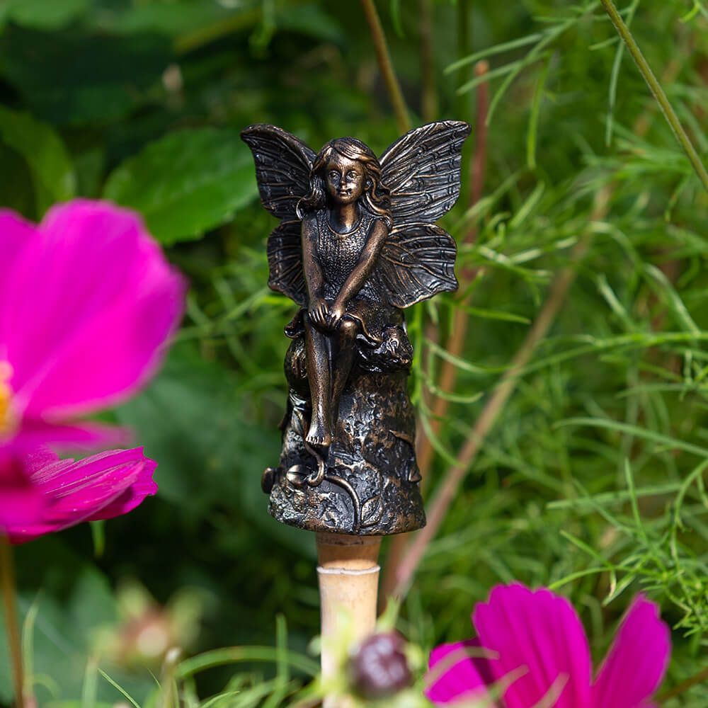 Jardinopia Garden Décor: Antique Bronze Topper - Fairy Sitting On Tree Stump - Jardinopia Garden Decor