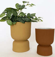 Load image into Gallery viewer, Urban Products: Brooklyn Abstract Planter - Terracotta