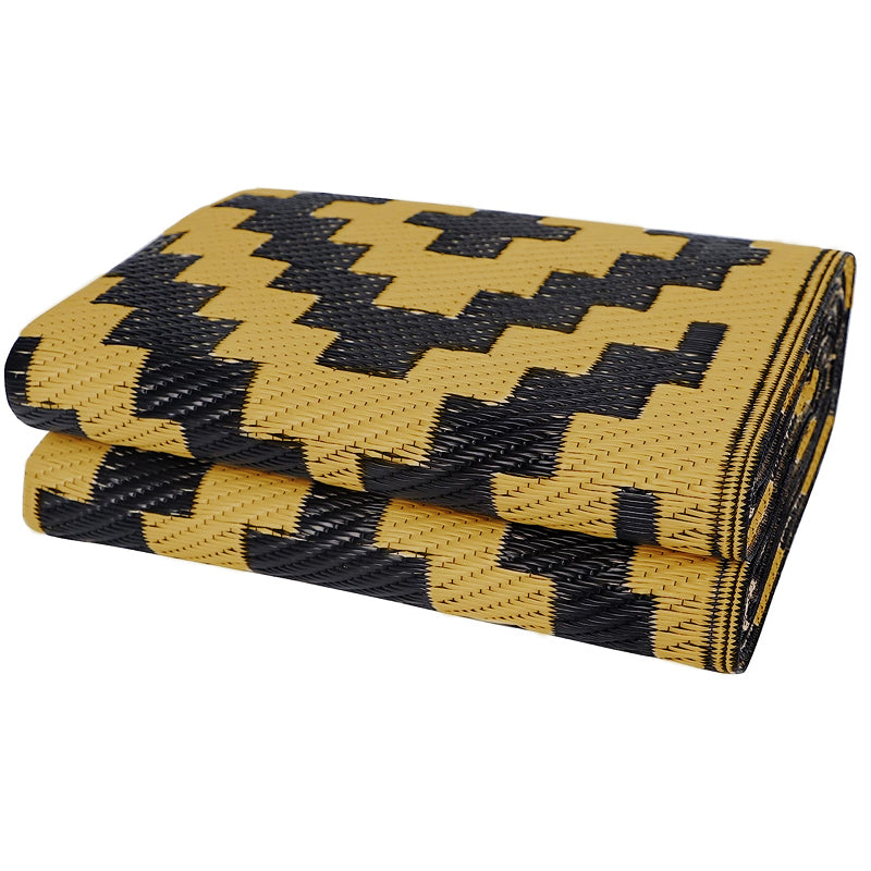GREENHAVEN Plastic Straw Rug - Brown and Black