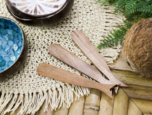 Load image into Gallery viewer, Lavida: Spreader - Whale (Set of 3)