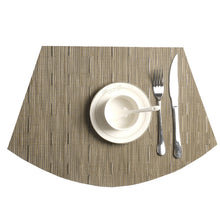 Load image into Gallery viewer, COMFEYA Woven PVC Placemats x5 - Khaki