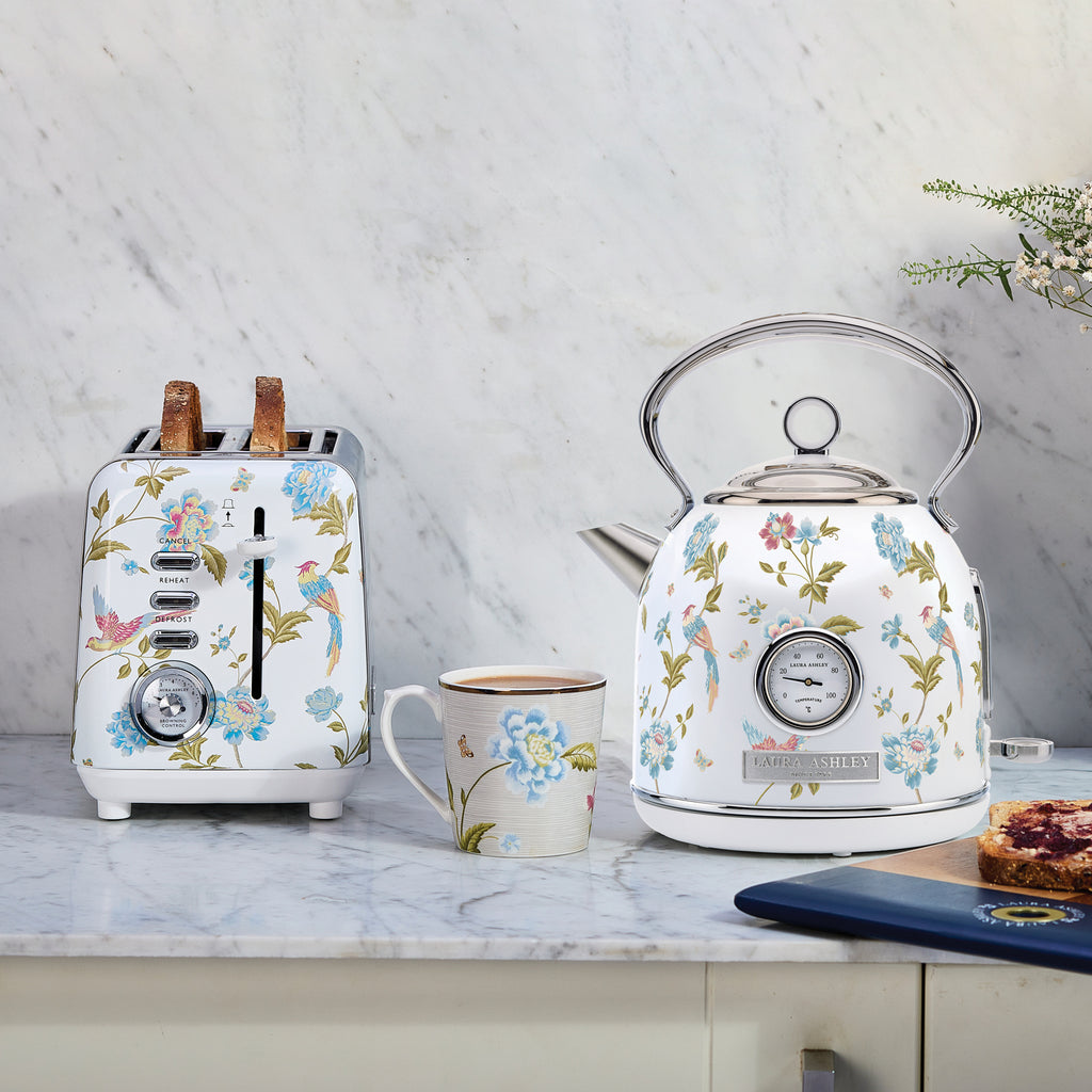 Laura Ashley: Dome Kettle – Elveden White