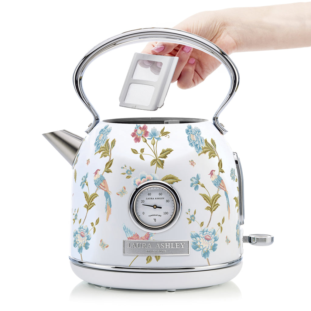 Laura Ashley: Dome Kettle – Elveden White