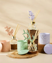Load image into Gallery viewer, Maxwell &amp; Williams: Love Anna Botanika Fragrance Candle - Native Rose (290g)