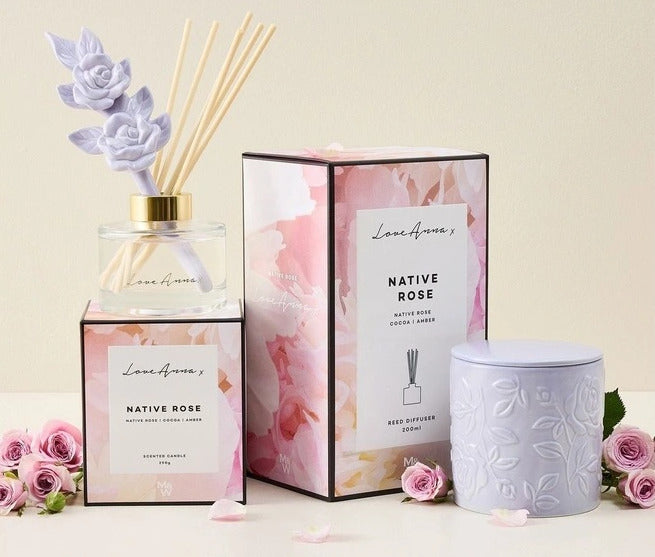 Maxwell & Williams: Love Anna Botanika Fragrance Candle - Native Rose (290g)