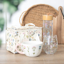 Load image into Gallery viewer, Blooming Lovely Floral Mug (550ml)