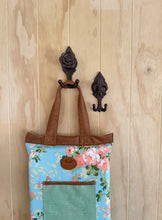 Load image into Gallery viewer, Rose Print Kneeling Pad (26x40cm)