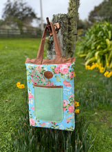 Load image into Gallery viewer, Rose Print Kneeling Pad (26x40cm)