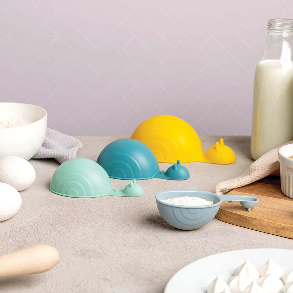 Ototo: Shelly Measuring Cups and Spoons Set